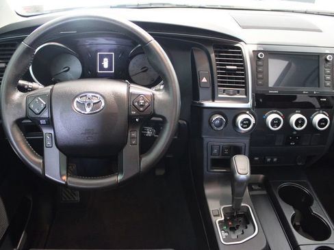 Used 2022 Toyota Sequoia TRD Sport AWD/4WD image 6