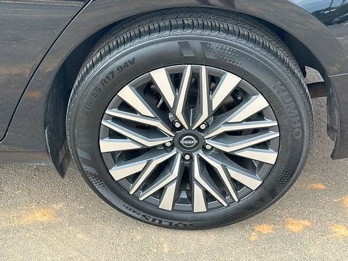 Used 2024 Nissan Altima 2.5 SV FWD image 19