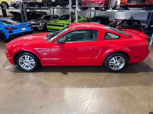 Used 2005 Ford Mustang GT Premium image 20