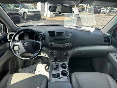 Used 2010 Toyota Highlander 2WD image 17