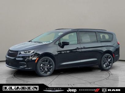 New 2026 Chrysler Pacifica Select w/ S Appearance Package