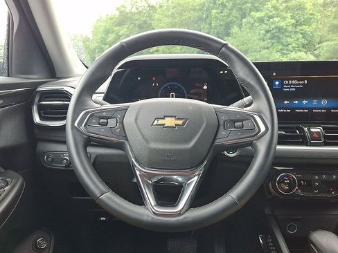 Used 2025 Chevrolet TrailBlazer LT w/ Convenience Package AWD/4WD image 17
