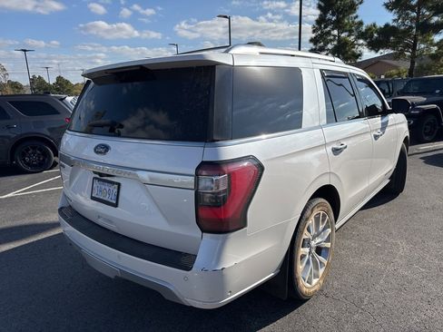 Used 2018 Ford Expedition Platinum image 2