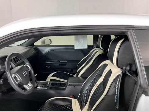 Used 2013 Dodge Challenger SXT RWD image 10