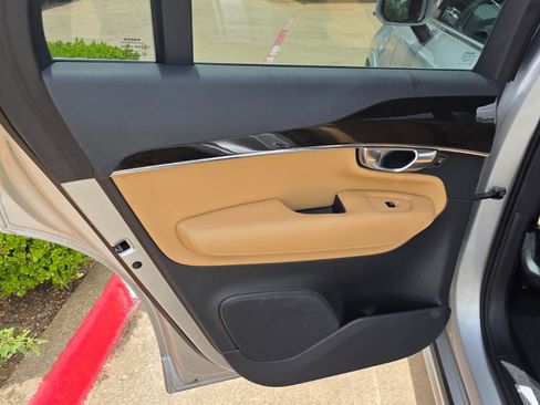 Used 2018 Volvo XC90 T6 Momentum w/ Convenience Package AWD/4WD image 25