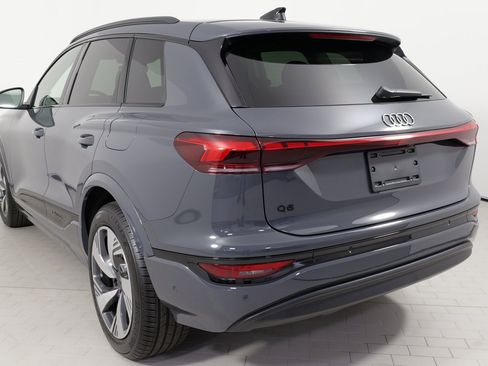 Used 2025 Audi Q6 e-tron Premium image 16