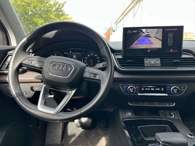Used 2024 Audi Q5 2.0T Premium w/ Convenience Package AWD/4WD image 16