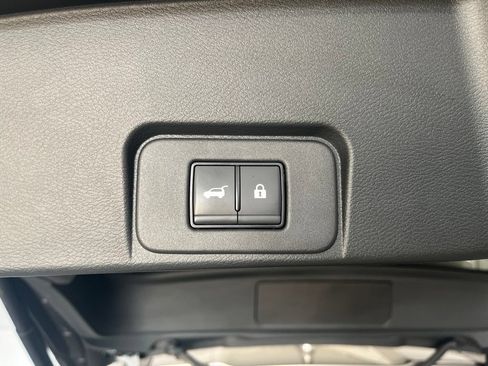 Used 2025 Nissan Rogue Platinum AWD/4WD image 14