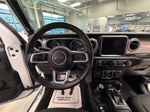 Used 2018 Jeep Wrangler Unlimited Sahara w/ Uconnect 4C Nav & Sound Group image 8