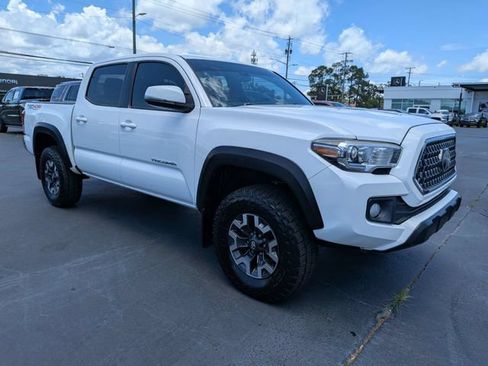 Used 2018 Toyota Tacoma TRD Off-Road AWD/4WD image 3