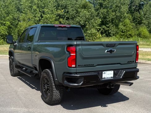 Used 2025 Chevrolet Silverado 2500 ZR2 w/ LPO, Dark Essentials Package AWD/4WD image 3