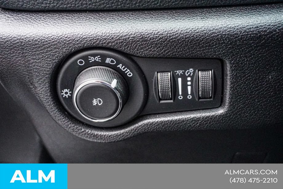 Used 2025 Chrysler Pacifica Limited FWD image 49