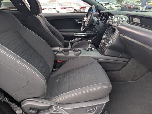 Used 2017 Ford Mustang Coupe RWD image 33