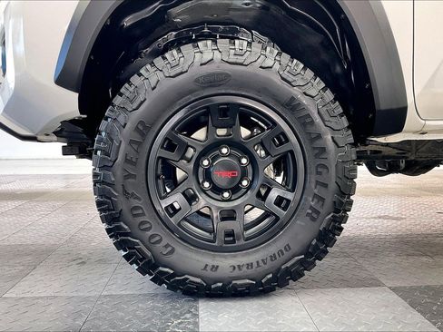 Used 2022 Toyota Tacoma TRD Off-Road image 7