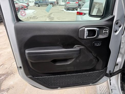 Used 2023 Jeep Gladiator Sport image 11