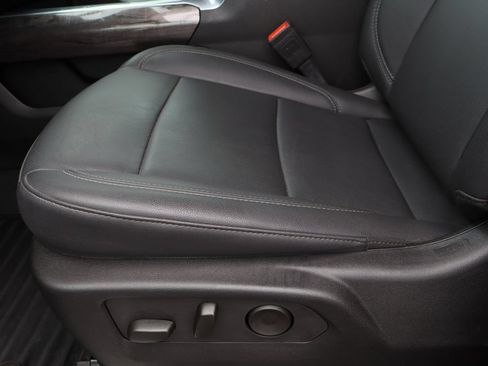 Used 2025 Chevrolet Silverado 2500 LTZ w/ LTZ Plus Package AWD/4WD image 21
