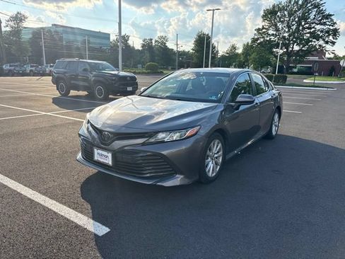 Used 2018 Toyota Camry LE FWD image 1