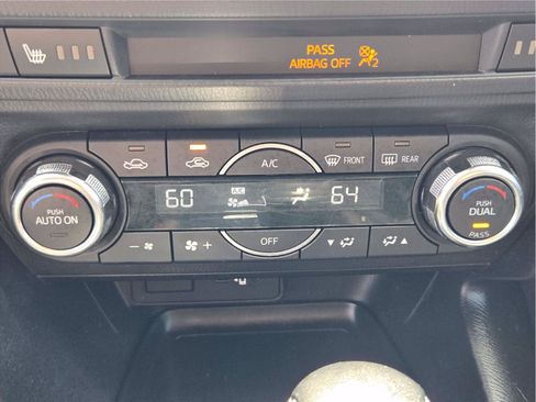 Used 2018 MAZDA MAZDA3 Touring w/ Appearance Package FWD image 17