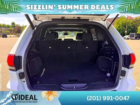 Used 2019 Jeep Grand Cherokee Laredo AWD/4WD image 7