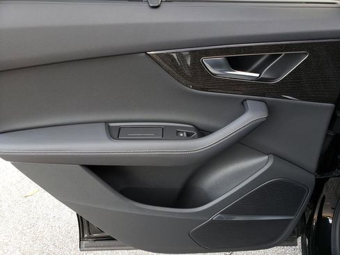 Used 2025 Audi Q7 3.0T Prestige w/ Prestige Package image 12