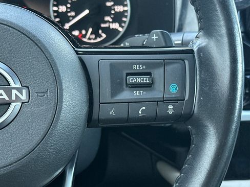 Used 2022 Nissan Pathfinder SV w/ SV Black Package FWD image 33