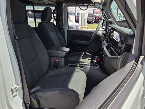 Used 2023 Jeep Wrangler Unlimited Sport AWD/4WD image 19