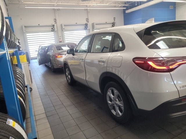 Certified 2025 Honda HR-V LX image 6