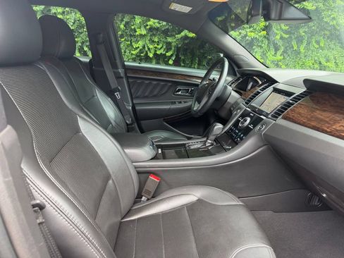 Used 2019 Ford Taurus Limited FWD image 7