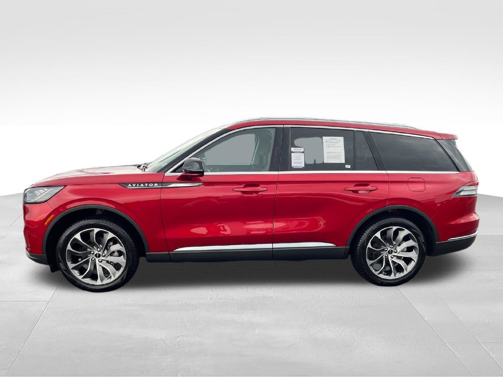 Used 2025 Lincoln Aviator AWD image 2
