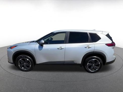 Used 2024 Nissan Rogue SV image 9