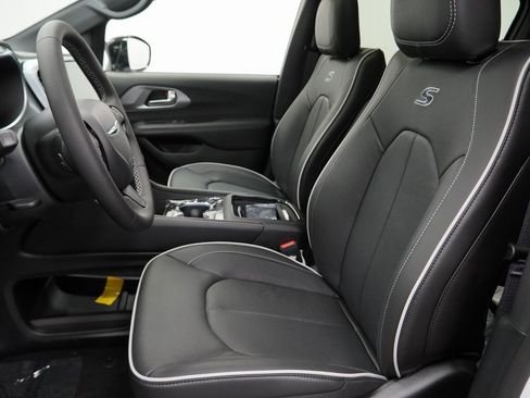 New 2026 Chrysler Pacifica Limited w/ S Appearance Package image 15