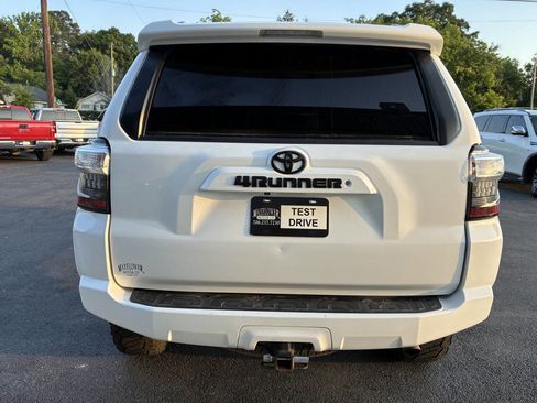 Used 2016 Toyota 4Runner SR5 AWD/4WD image 4