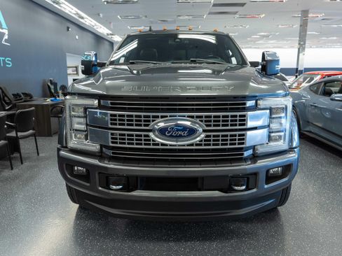 Used 2019 Ford F450 Platinum w/ Platinum Ultimate Package AWD/4WD image 2
