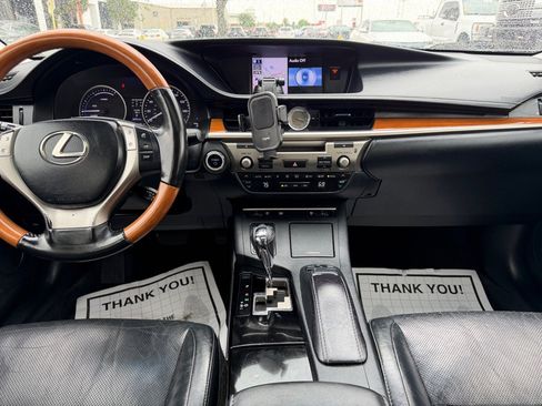 Used 2013 Lexus ES 300h w/ Luxury Pkg image 26