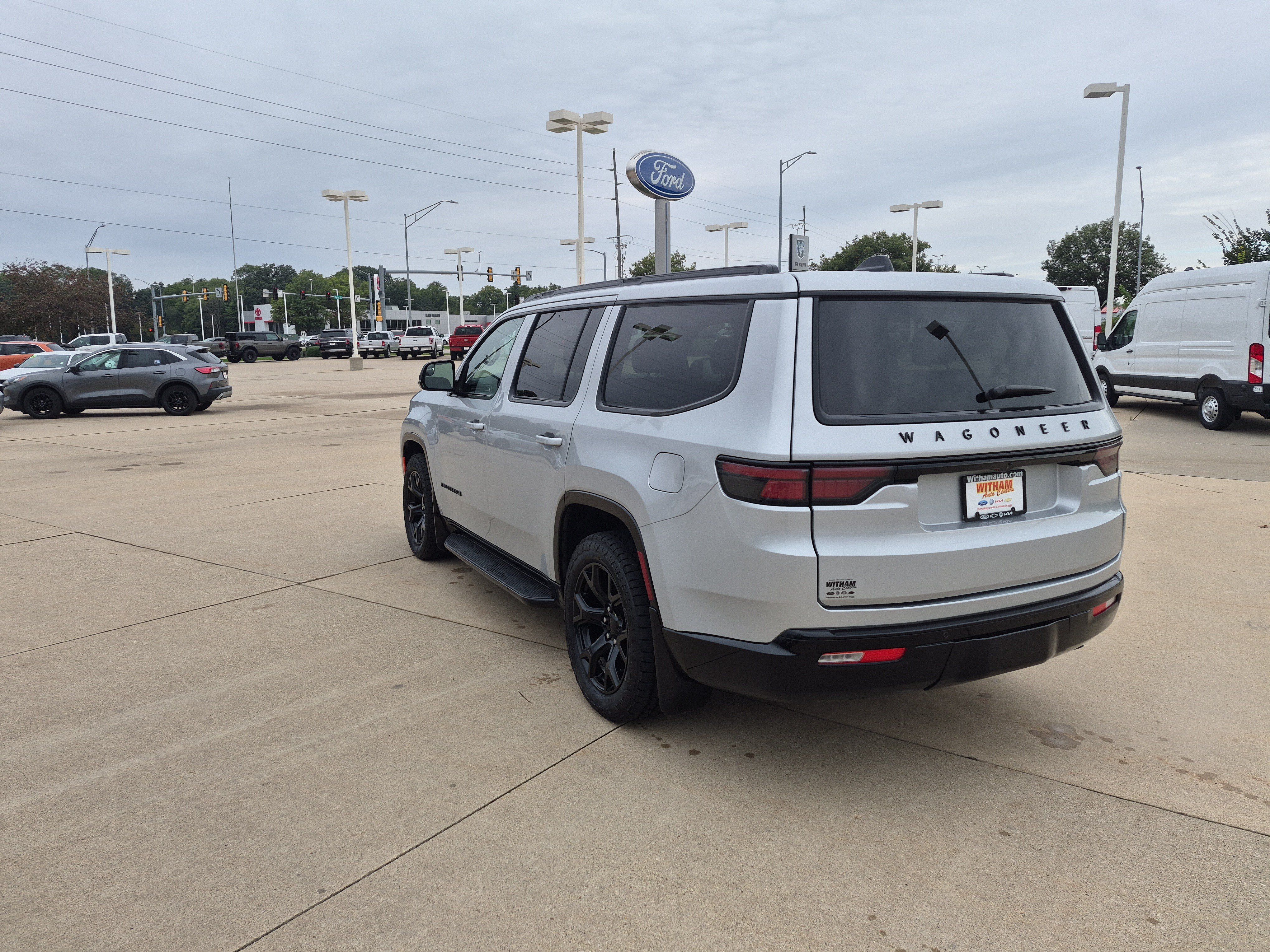 Used 2024 Jeep Wagoneer Series II AWD/4WD image 8