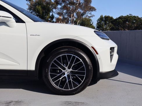 New 2026 Porsche Macan 4 Electric AWD/4WD image 10