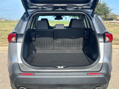 Used 2019 Toyota RAV4 XLE image 8