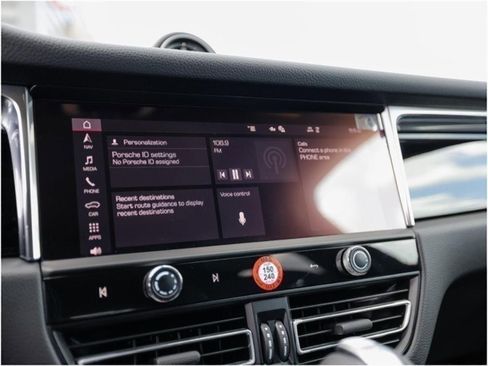 New 2025 Porsche Macan S image 18