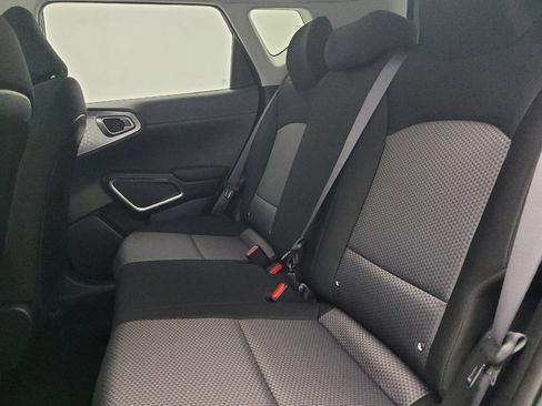 Used 2025 Kia Soul LX w/ LX Technology Package image 18