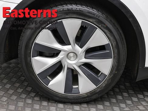 Used 2020 Tesla Model Y Long Range image 24