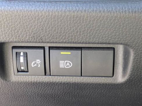 Used 2021 Toyota RAV4 LE FWD image 12