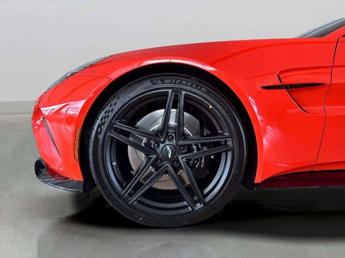 Used 2025 Aston Martin V8 Vantage Coupe image 25