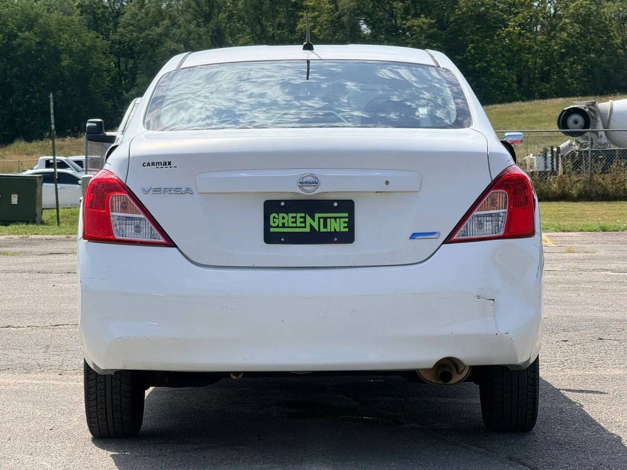 Used 2014 Nissan Versa S FWD image 4