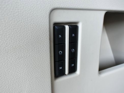 Used 2018 Lincoln Navigator Select RWD image 48