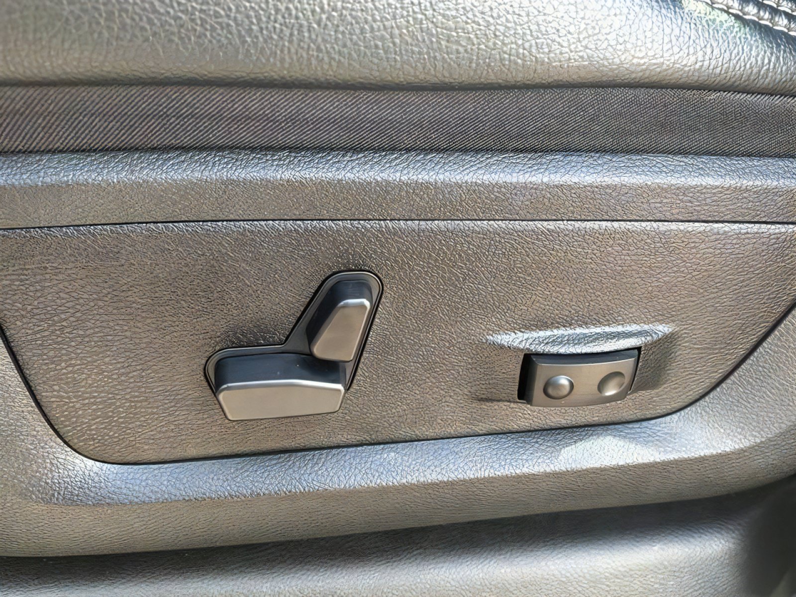 Used 2026 RAM 2500 Laramie w/ Sport Appearance Package AWD/4WD image 31