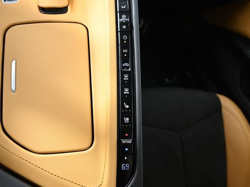 Used 2021 Chevrolet Corvette Stingray Preferred Cpe w/ Z51 Performance Package RWD image 35