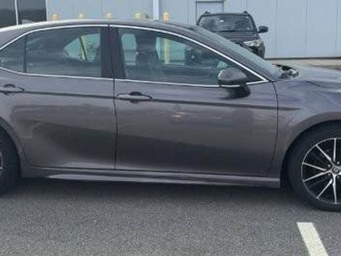 Used 2023 Toyota Camry SE image 5