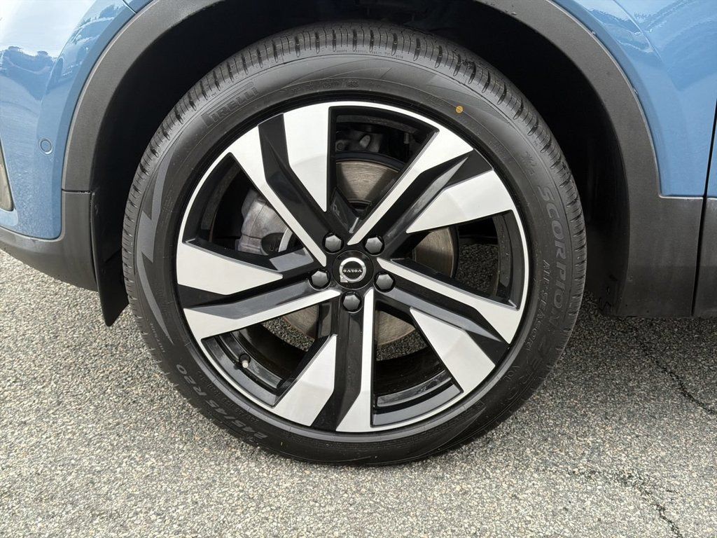 Certified 2024 Volvo XC40 B5 Plus w/ Climate Package AWD/4WD image 10