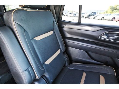 Used 2024 GMC Yukon AT4 w/ Technology Package image 12