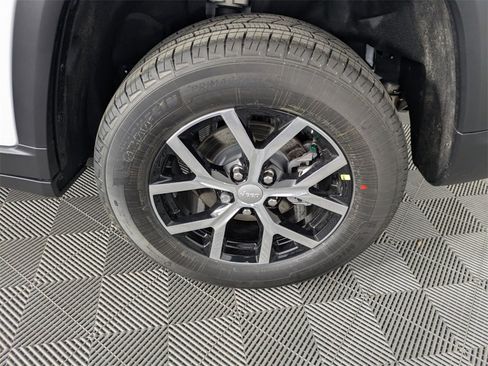 New 2025 Jeep Grand Cherokee Limited image 9